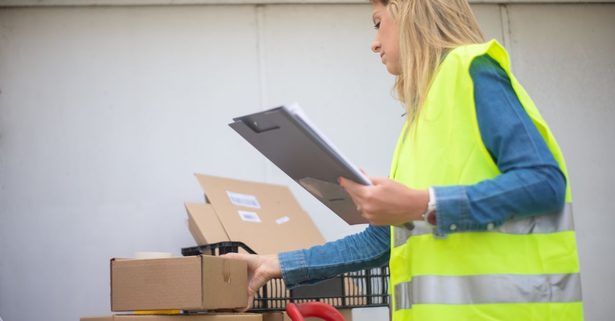 How Package Tracking Actually Works, Behind the Scenes