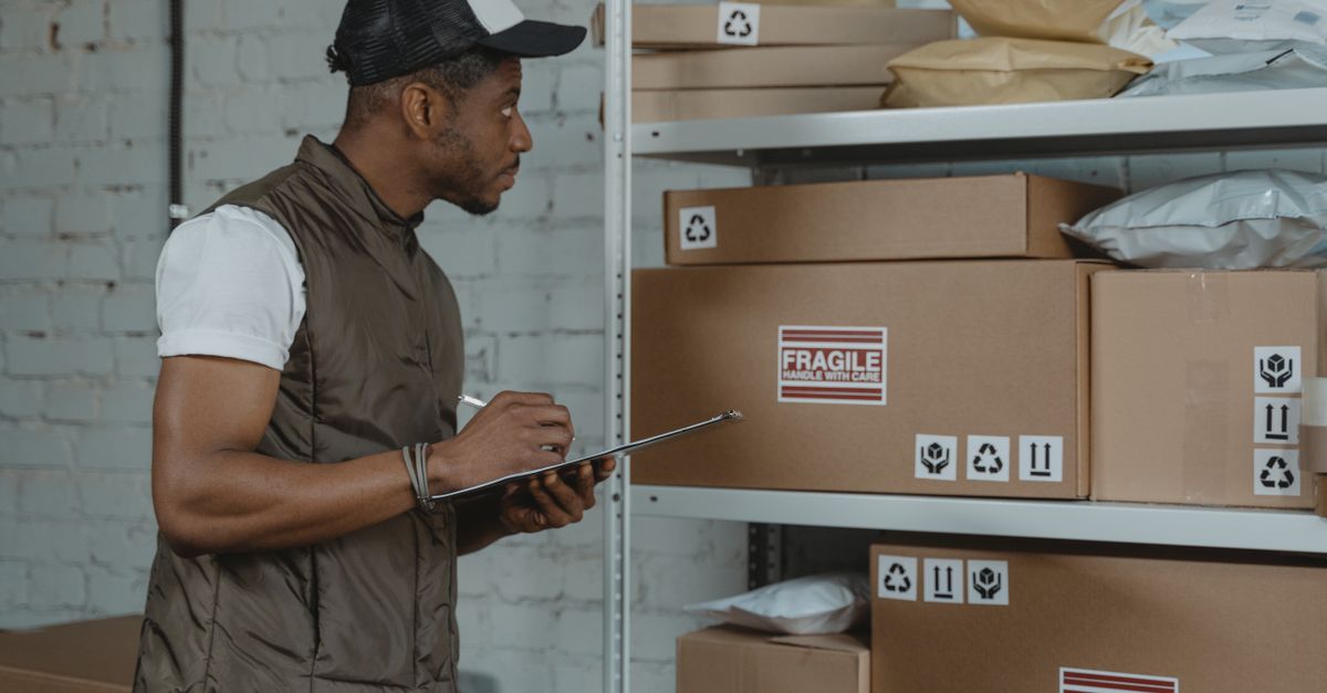 Why Tracking Updates Get Delayed (Even When Your Package Is Moving)
